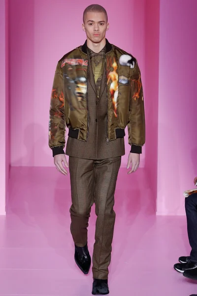 Look 32